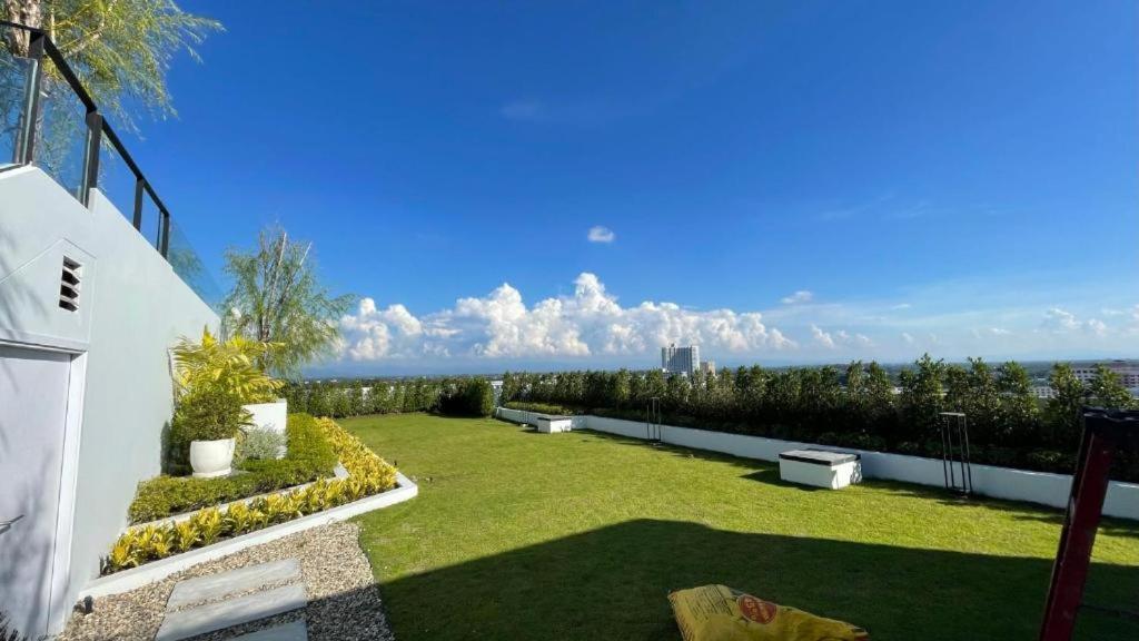 Апартаменти The Astra Sky River Chiangmai_Sky Pool_Old City Чіангмай Екстер'єр фото